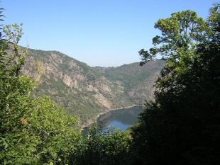 Vista dos canóns do Sil dende o mosteiro de Santa Cristina de Ribas do Sil, na Ribeira Sacra / Flickr: oteo