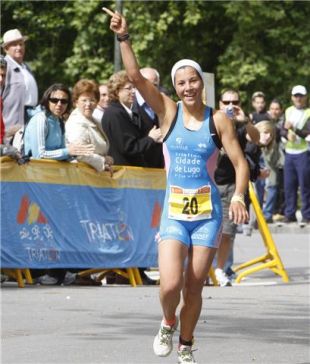 Celebración na chegada á meta do estatal de duatlón (clic para ampliar)